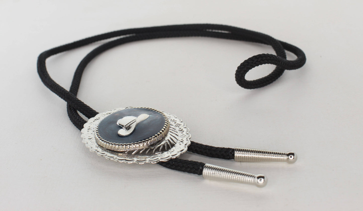 Cowboyhatt Concho Bolo Tie