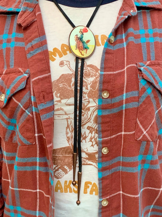 Cowgirl Kopparpendel Bolo Tie