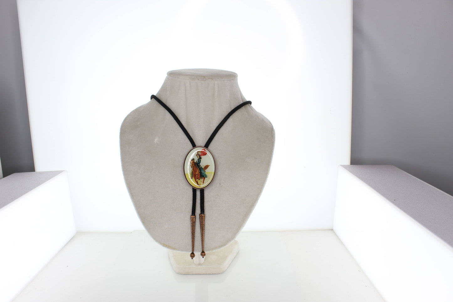 Cowgirl Kopparpendel Bolo Tie
