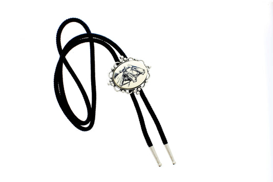 Spirit of the Herd Två Hästar Bolo Tie